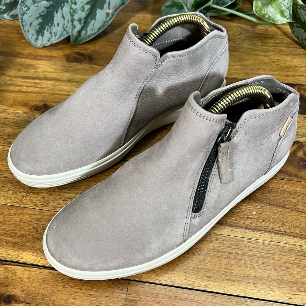 Ecco 38 gray suede zip sneakers